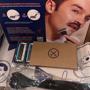 Club‎ Series Handle & shades 
Black | Smooth Grip
1ct
The 6 Blade